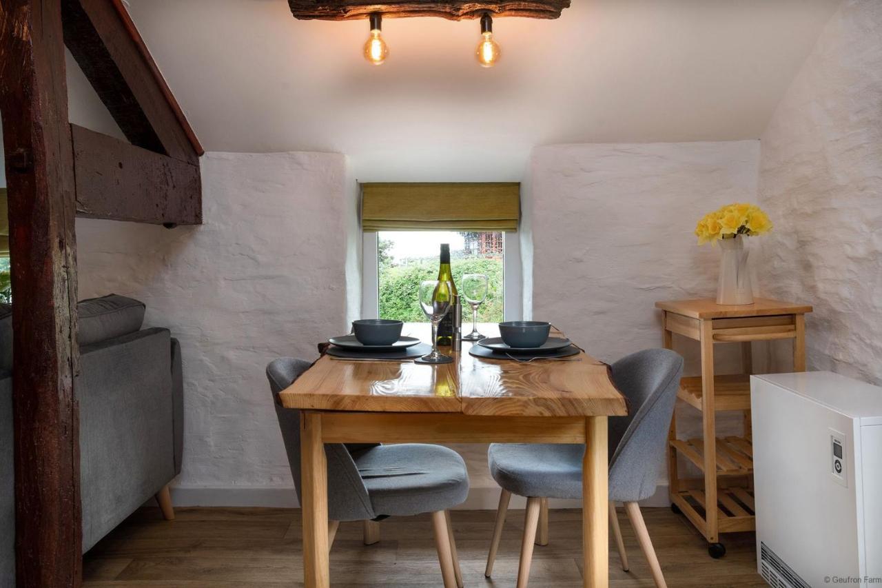 Dog Friendly Cottage, Geufron Farm Near Tywyn Bryn-crug Екстериор снимка