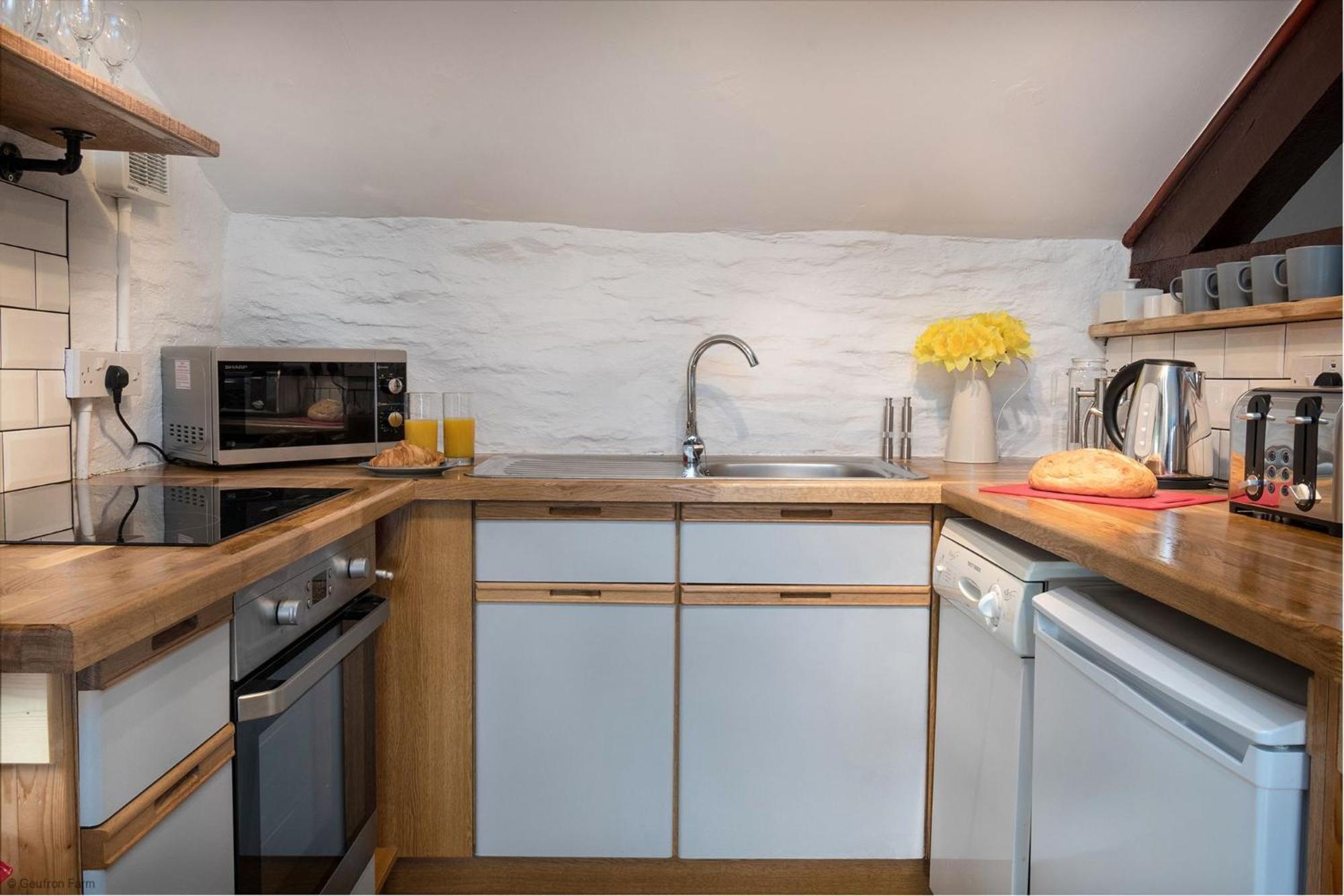 Dog Friendly Cottage, Geufron Farm Near Tywyn Bryn-crug Екстериор снимка